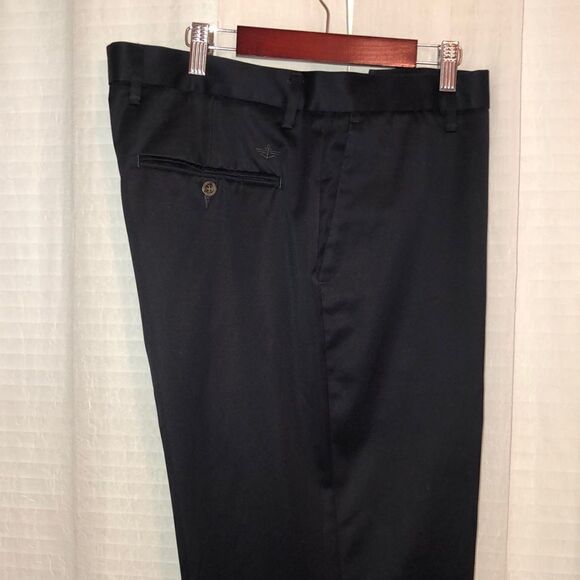 Dockers 38 x 29 Classic Fit Signature Wrinkle Free Khaki Pants in Navy - Picture 2 of 15